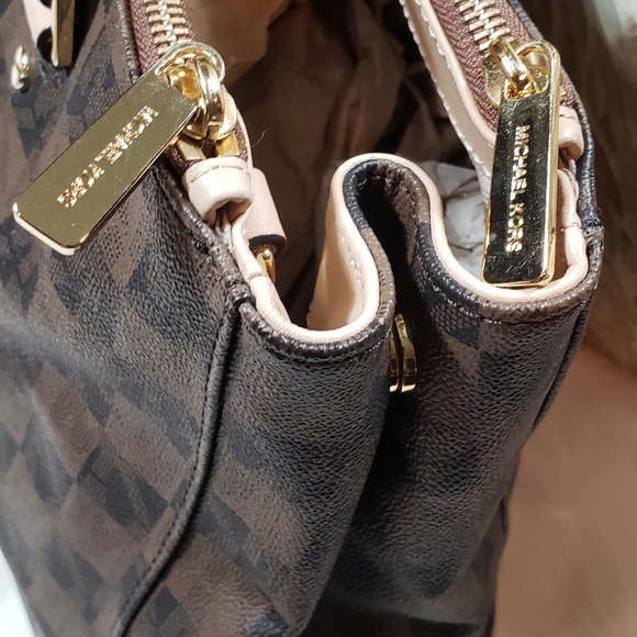 Designer Handbag - Picture 7 of 12